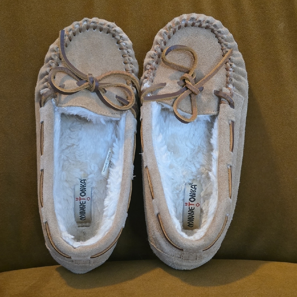 Minnetonka Girl's Suede Moccasins with Bow